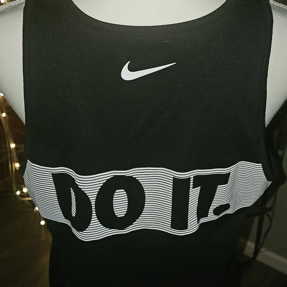 Nike Womens sz Large  Black Sleeveless Tank Top. Unique 